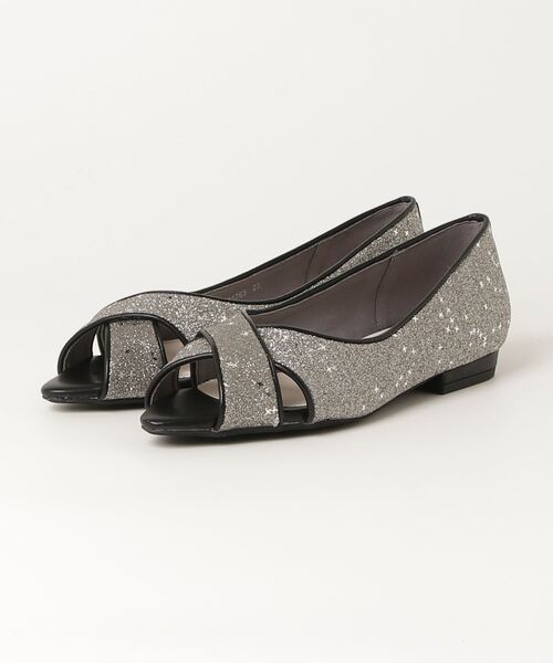 artemis by DIANA（アルテミスバイダイアナ）の「クロスデザイン　オープントゥフラットシューズ（パンプス・レディース・ピンク/ブラック/シルバー/ブルー・22.5cm/23.0cm/23.5cm/24.0cm/24.5cm/22.0cm）」の5枚目の写真