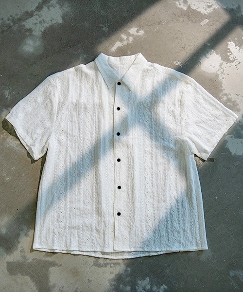 Revo.(レボ)の「Revo. ジオメストライプ セミオープンカラー シアーシャツ(シャツ/ブラウス・メンズ・ブラック/ホワイト/ブラウン・2/1)」の2枚目の写真