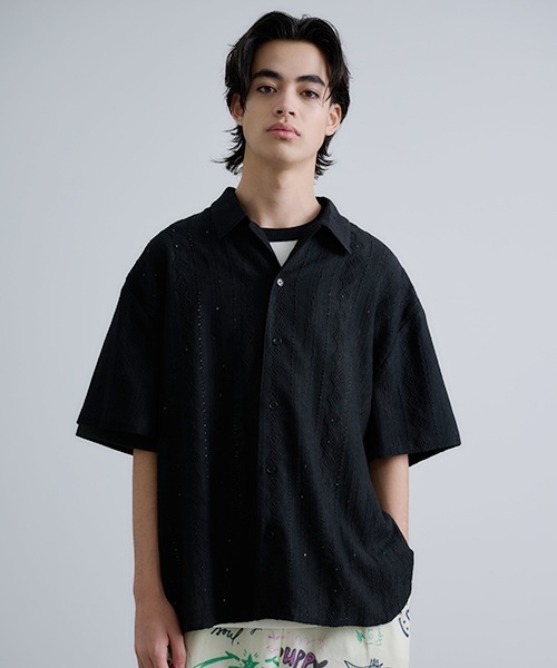 Revo.(レボ)の「Revo. ジオメストライプ セミオープンカラー シアーシャツ(シャツ/ブラウス・メンズ・ブラック/ホワイト/ブラウン・2/1)」の3枚目の写真