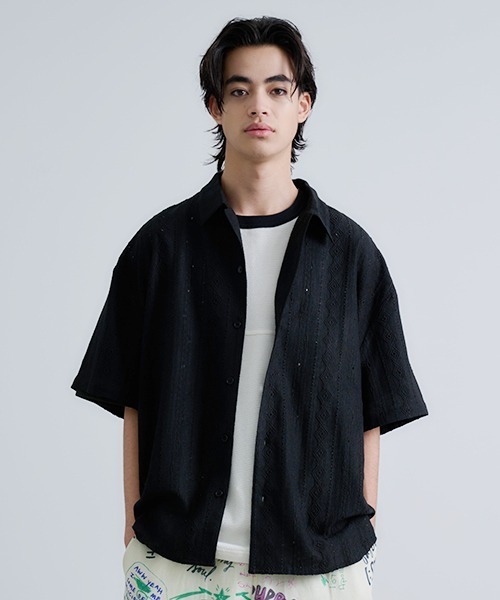 Revo.(レボ)の「Revo. ジオメストライプ セミオープンカラー シアーシャツ(シャツ/ブラウス・メンズ・ブラック/ホワイト/ブラウン・2/1)」の4枚目の写真