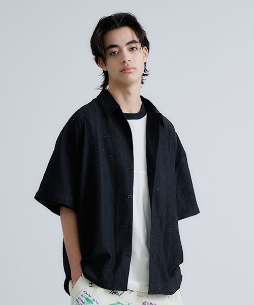 Revo.(レボ)の「Revo. ジオメストライプ セミオープンカラー シアーシャツ(シャツ/ブラウス・メンズ・ブラック/ホワイト/ブラウン・2/1)」の5枚目の写真