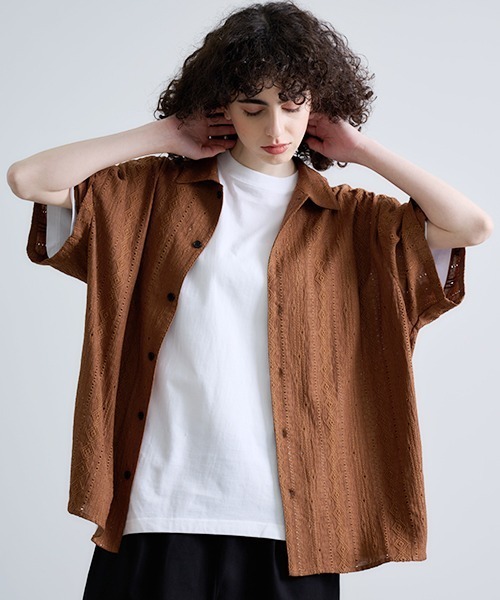 Revo.(レボ)の「Revo. ジオメストライプ セミオープンカラー シアーシャツ(シャツ/ブラウス・メンズ・ブラック/ホワイト/ブラウン・2/1)」の7枚目の写真