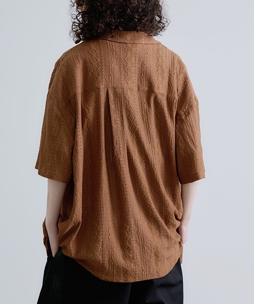 Revo.(レボ)の「Revo. ジオメストライプ セミオープンカラー シアーシャツ(シャツ/ブラウス・メンズ・ブラック/ホワイト/ブラウン・2/1)」の11枚目の写真