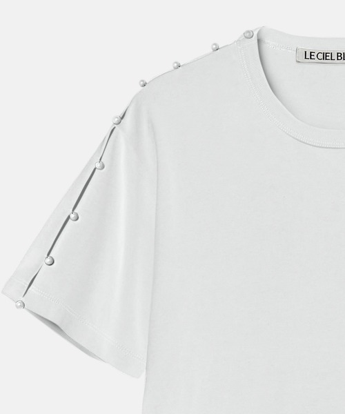 LE CIEL BLEU(ルシェルブルー)の「ボクシーTシャツwパールエンベリッシュメント / Boxy T-shirt w/Pearl Embellishment(Tシャツ/カットソー・レディース・オフホワイト/ブラック/ネイビー・36)」の4枚目の写真