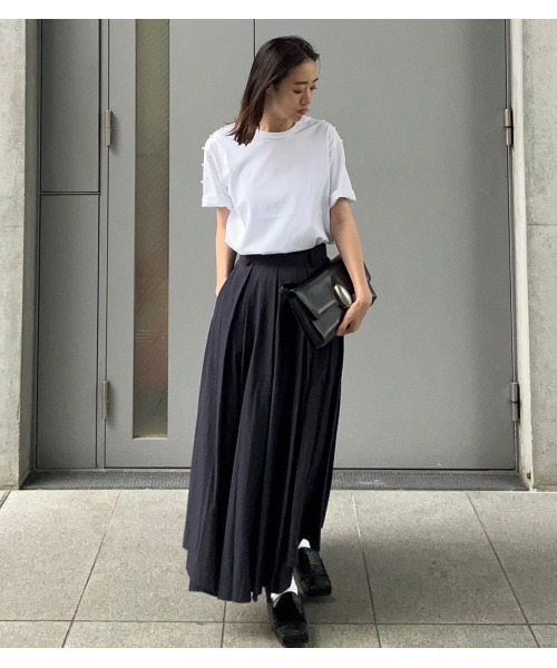 LE CIEL BLEU(ルシェルブルー)の「ボクシーTシャツwパールエンベリッシュメント / Boxy T-shirt w/Pearl Embellishment(Tシャツ/カットソー・レディース・オフホワイト/ブラック/ネイビー・36)」の16枚目の写真