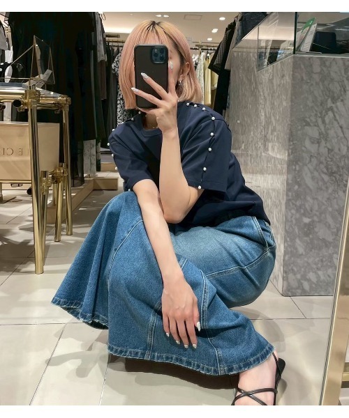 LE CIEL BLEU(ルシェルブルー)の「ボクシーTシャツwパールエンベリッシュメント / Boxy T-shirt w/Pearl Embellishment(Tシャツ/カットソー・レディース・オフホワイト/ブラック/ネイビー・36)」の20枚目の写真