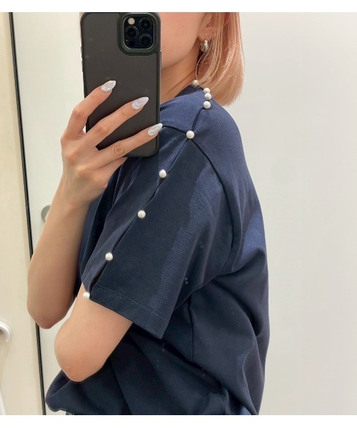 LE CIEL BLEU(ルシェルブルー)の「ボクシーTシャツwパールエンベリッシュメント / Boxy T-shirt w/Pearl Embellishment(Tシャツ/カットソー・レディース・オフホワイト/ブラック/ネイビー・36)」の21枚目の写真