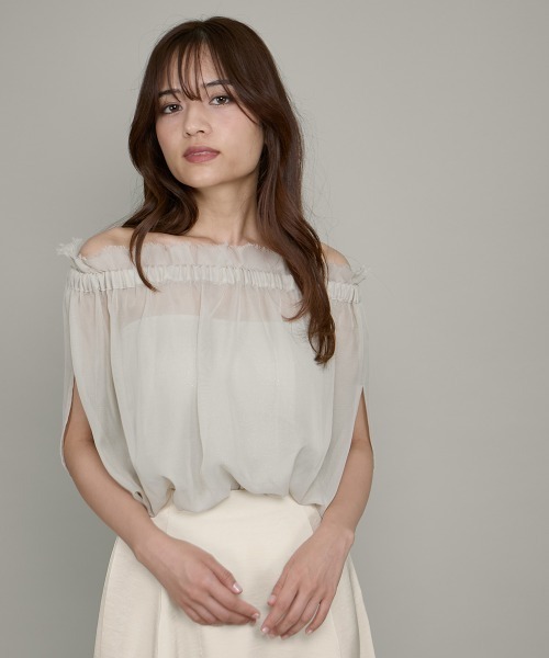 QUEENS COURT(クイーンズコート)の「クールメッシュギャザートップス≪手洗い可能≫(シャツ/ブラウス・レディース・オフホワイト/ベージュ/チャコールグレー・M)」の3枚目の写真
