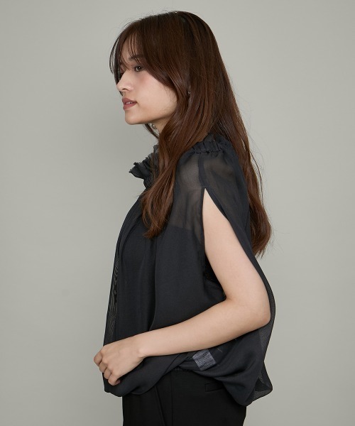 QUEENS COURT(クイーンズコート)の「クールメッシュギャザートップス≪手洗い可能≫(シャツ/ブラウス・レディース・オフホワイト/ベージュ/チャコールグレー・M)」の7枚目の写真