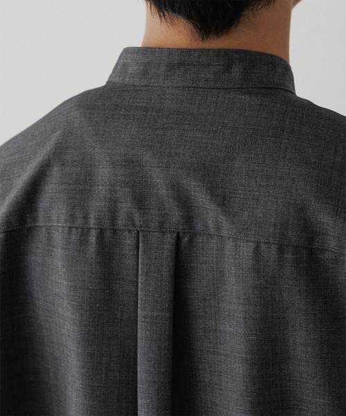 ADAM ET ROPE'(アダムエロペ)の「【NIKKE】バンドカラー シャツ(シャツ/ブラウス・メンズ・ブラック/チャコールグレー/ネイビー・L/M)」の13枚目の写真
