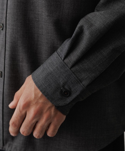 ADAM ET ROPE'(アダムエロペ)の「【NIKKE】バンドカラー シャツ(シャツ/ブラウス・メンズ・ブラック/チャコールグレー/ネイビー・L/M)」の14枚目の写真