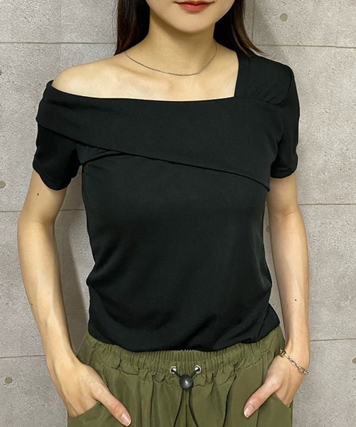NANEA(ナネア)の「ワンショルダーアシンメトリーTシャツ(Tシャツ/カットソー・レディース・ホワイト/ブラック・SMALL/MEDIUM/LARGE)」の8枚目の写真