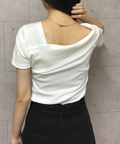 NANEA(ナネア)の「ワンショルダーアシンメトリーTシャツ(Tシャツ/カットソー・レディース・ホワイト/ブラック・SMALL/MEDIUM/LARGE)」の11枚目の写真
