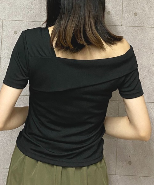 NANEA(ナネア)の「ワンショルダーアシンメトリーTシャツ(Tシャツ/カットソー・レディース・ホワイト/ブラック・SMALL/MEDIUM/LARGE)」の9枚目の写真