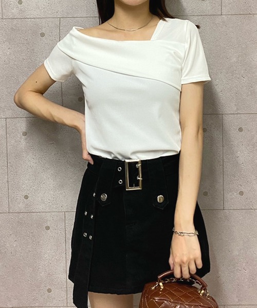 NANEA(ナネア)の「ワンショルダーアシンメトリーTシャツ(Tシャツ/カットソー・レディース・ホワイト/ブラック・SMALL/MEDIUM/LARGE)」の13枚目の写真