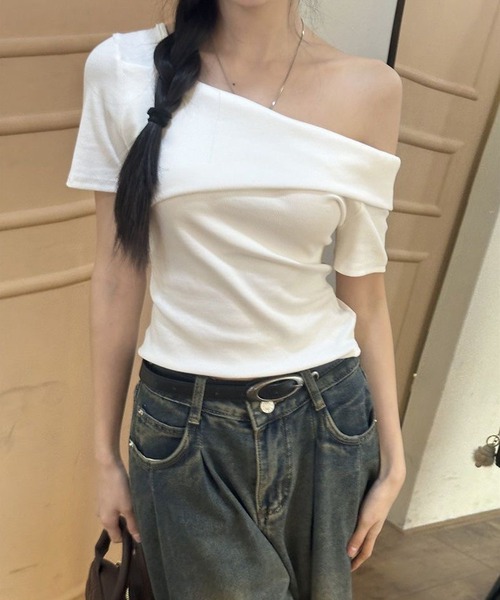 NANEA(ナネア)の「ワンショルダーアシンメトリーTシャツ(Tシャツ/カットソー・レディース・ホワイト/ブラック・SMALL/MEDIUM/LARGE)」の21枚目の写真