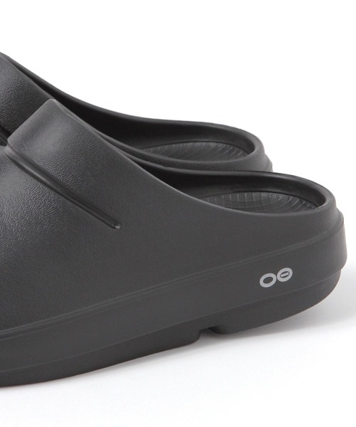 OOFOS(ウーフォス)の「OOFOS/OOcloog(その他シューズ・メンズ・ブラック・MEDIUM/SMALL)」の7枚目の写真