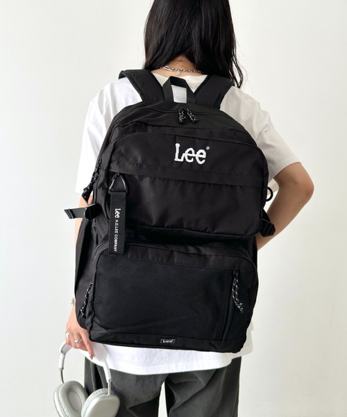 Lee(リー)の「Lee/リー 撥水 多機能 テープチャーム付き リュック/デイパック バックパック/大容量 約31.0リットル/スクール(バックパック/リュック・レディース・ブラック×ブラック/ブラック×ピンク/ブラック×ホワイト・FREE)」の2枚目の写真