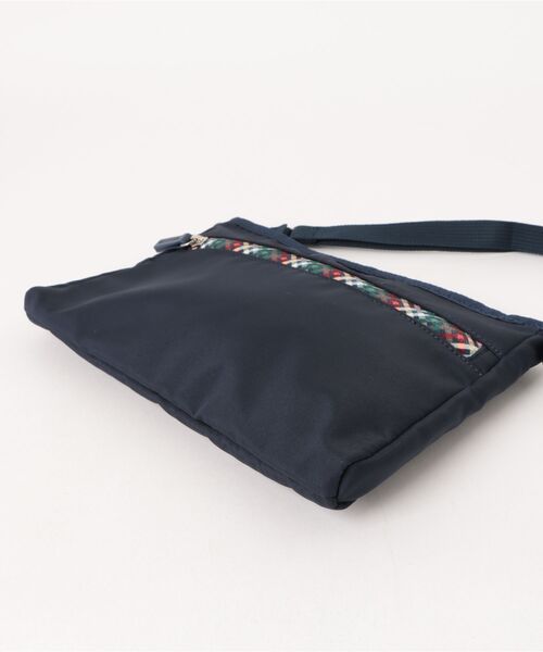 Arnold Palmer（アーノルドパーマー）の「パーマーチェックファスナー サコッシュ（ショルダーバッグ・レディース・ネイビー/ベージュ・F）」の8枚目の写真