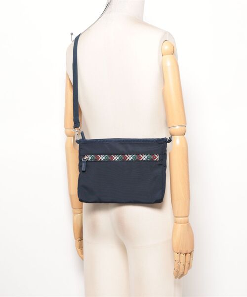 Arnold Palmer（アーノルドパーマー）の「パーマーチェックファスナー サコッシュ（ショルダーバッグ・レディース・ネイビー/ベージュ・F）」の4枚目の写真