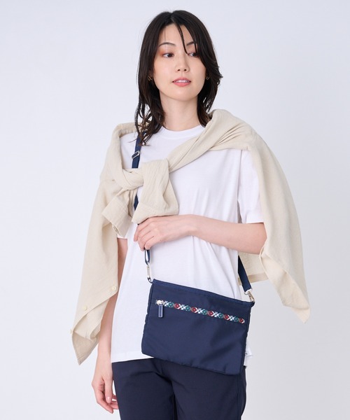 Arnold Palmer（アーノルドパーマー）の「パーマーチェックファスナー サコッシュ（ショルダーバッグ・レディース・ネイビー/ベージュ・F）」の2枚目の写真