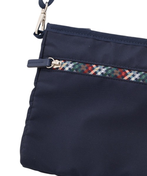 Arnold Palmer（アーノルドパーマー）の「パーマーチェックファスナー サコッシュ（ショルダーバッグ・レディース・ネイビー/ベージュ・F）」の13枚目の写真