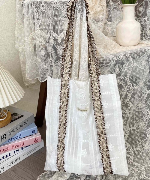 VIBGYOR(ヴィブジョー)の「Liaa/フリンジ お花 トートバッグ A18678(トートバッグ・レディース・ベージュ/ブラウン/ブルー・FREE)」の10枚目の写真