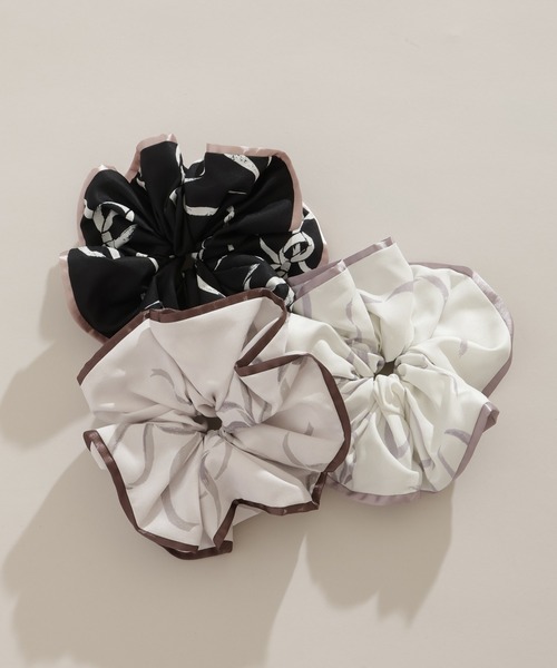 WILLSELECTION(ウィルセレクション)の「リボンプリントパイピングシュシュ(その他ヘアアクセサリー・レディース・ピンク/ブラック/オフホワイト・FREE)」の4枚目の写真