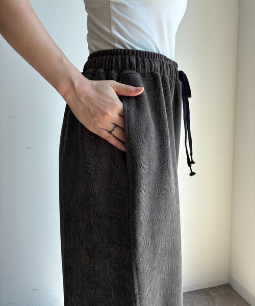 DouDou（ドゥドゥ）の「ヘリンボーンコーデュロイイージーパンツ（その他パンツ・レディース・オフホワイト/チャコールグレー/グレイッシュベージュ・FREE/TM）」の20枚目の写真