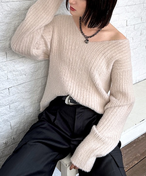 PAGEBOY(ページボーイ)の「WEB限定アイテム/クラウドシャギーVニット(ニット/セーター・レディース・グレイッシュベージュ/チョコ/ブラック/グリーン系その他/オレンジ・FREE)」の11枚目の写真