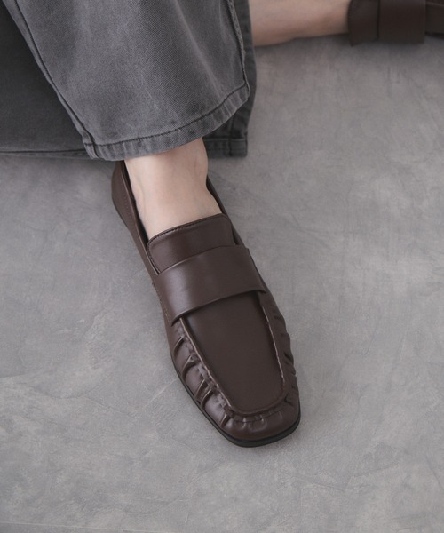 ADAM ET ROPE'(アダムエロペ)の「ソフトギャザーローファー/撥水・晴雨兼用(ローファー・レディース・ブラック/ダークブラウン・23.5/24.5/24/23)」の3枚目の写真