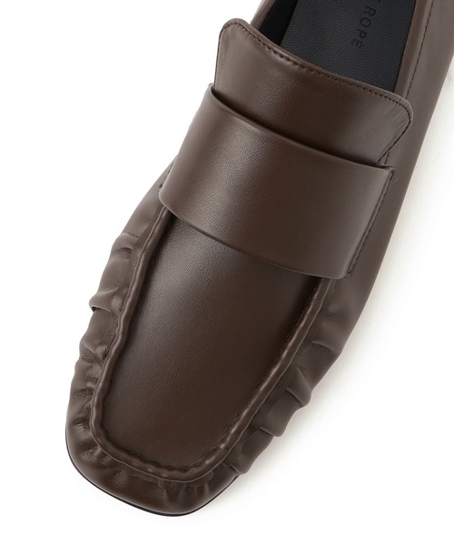 ADAM ET ROPE'(アダムエロペ)の「ソフトギャザーローファー/撥水・晴雨兼用(ローファー・レディース・ブラック/ダークブラウン・23.5/24.5/24/23)」の8枚目の写真