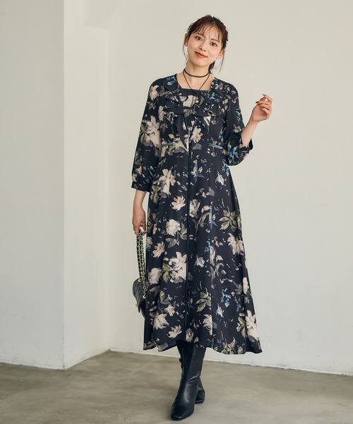 12Twelve Agenda(トゥエルブ アジェンダ)の「フリルネックパイピング花柄ワンピース(ワンピース・レディース・ブラック/オフホワイト・M)」の9枚目の写真