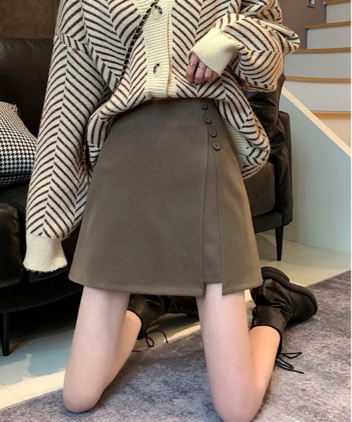 Mejoul（メジュール）の「【2025秋冬新作】【インパン付き】サイドボタンサイドボタン スリットメルトンミニスカート（スカート・レディース・ブラウン/ブラック・L/M）」の2枚目の写真