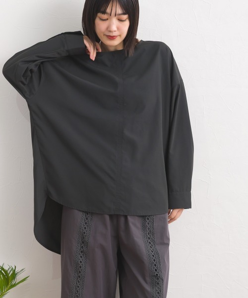 OMNES(オムネス)の「テックコットンクルーネック裾ラウンドブラウス(シャツ/ブラウス・レディース・ホワイト/ブラック/ベージュ/イエロー/グリーン/ブルー系その他/ネイビー系・FREE)」の13枚目の写真