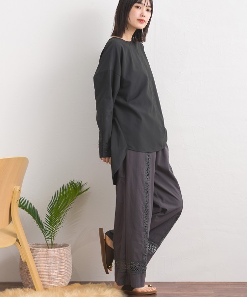 OMNES(オムネス)の「テックコットンクルーネック裾ラウンドブラウス(シャツ/ブラウス・レディース・ホワイト/ブラック/ベージュ/イエロー/グリーン/ブルー系その他/ネイビー系・FREE)」の14枚目の写真