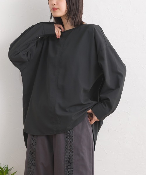 OMNES(オムネス)の「テックコットンクルーネック裾ラウンドブラウス(シャツ/ブラウス・レディース・ホワイト/ブラック/ベージュ/イエロー/グリーン/ブルー系その他/ネイビー系・FREE)」の15枚目の写真