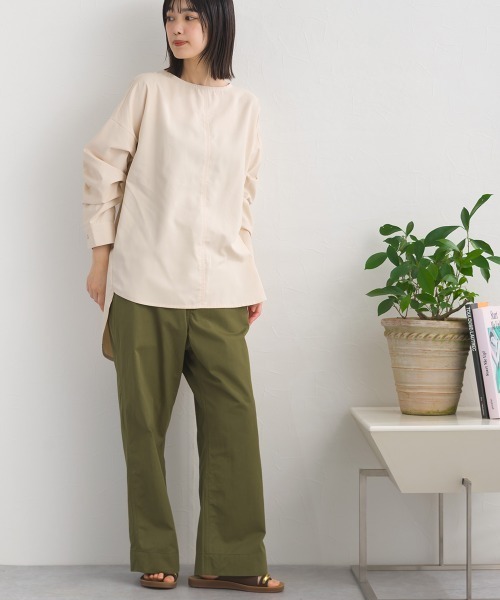 OMNES(オムネス)の「テックコットンクルーネック裾ラウンドブラウス(シャツ/ブラウス・レディース・ホワイト/ブラック/ベージュ/イエロー/グリーン/ブルー系その他/ネイビー系・FREE)」の18枚目の写真