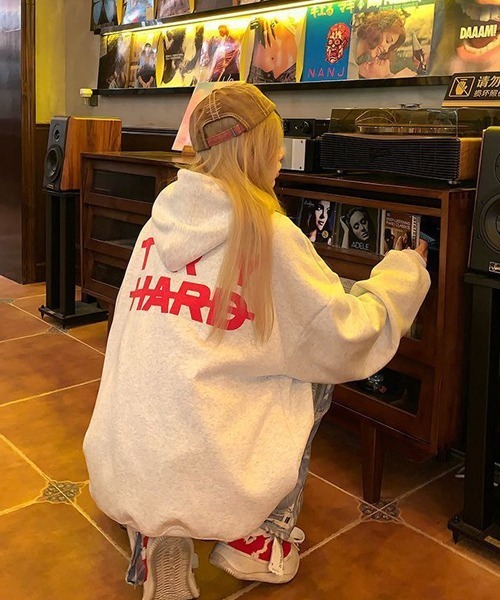 Ressaca(レサーカ)の「オーバーサイズビッグロゴスウェットパーカー(パーカー・レディース・イエロー/グレー・M/L)」の7枚目の写真
