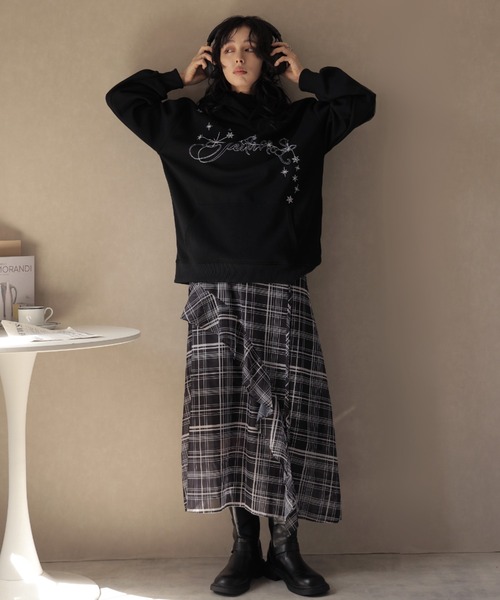 Ulysses(ユリシス)の「ロゴ刺繍デザインフーディー(パーカー・レディース・ホワイト/ブラック・L/M)」の6枚目の写真