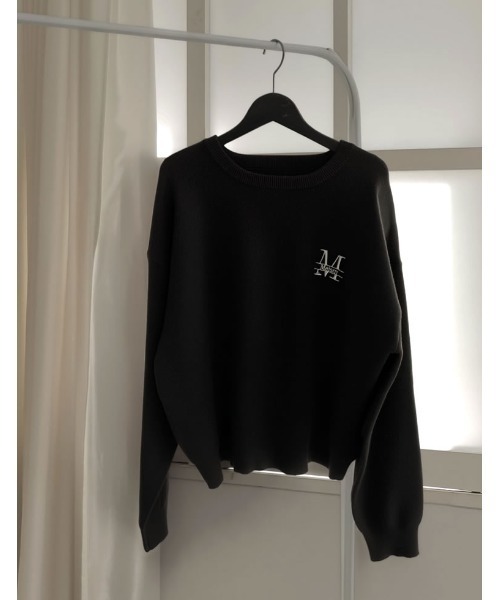 MEISM（ミズム）の「[MEISM by Re:EDIT][2025AW PRE ORDER]ワンポイント刺繍ロゴエンブレムニットトップス（ニット/セーター・レディース・グレー/アイボリー/ブラック・LARGE/MEDIUM）」の3枚目の写真