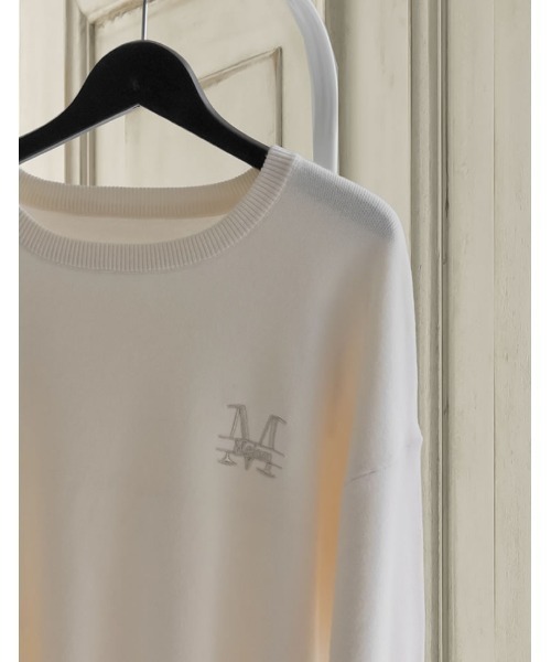 MEISM（ミズム）の「[MEISM by Re:EDIT][2025AW PRE ORDER]ワンポイント刺繍ロゴエンブレムニットトップス（ニット/セーター・レディース・グレー/アイボリー/ブラック・LARGE/MEDIUM）」の8枚目の写真