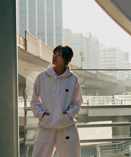 RVCA(ルーカ)の「RVCA レディース RECESSION HOODIE パーカー 【2025年秋冬モデル】 @autumn/ルーカプルオーバーパーカー・フーディー(パーカー・レディース・ホワイト/ブラック/ブルー系その他・SMALL/MEDIUM)」の14枚目の写真