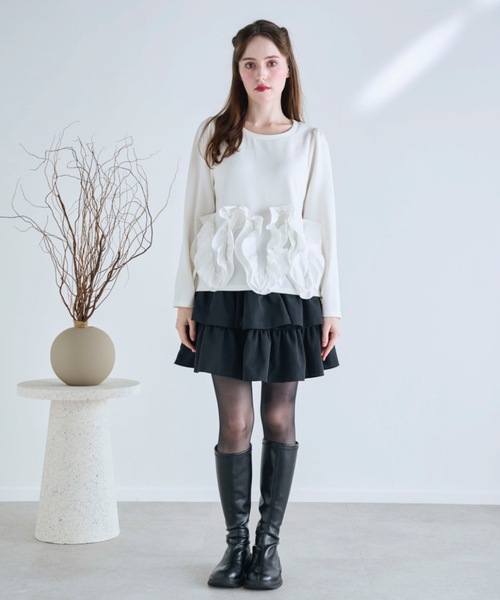 M y u(ミュー)の「裾フリルフラワー 長袖TOPS(Tシャツ/カットソー・レディース・ブラック/ホワイト・FREE)」の21枚目の写真