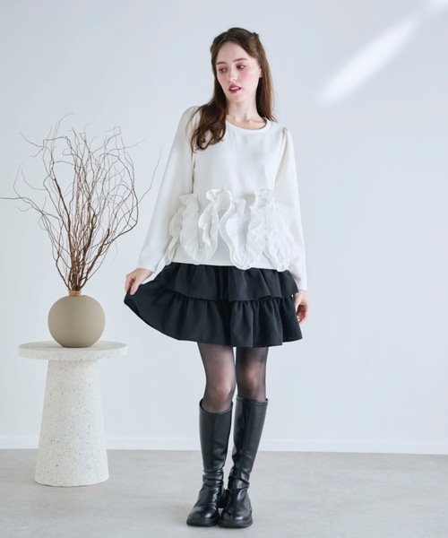 M y u(ミュー)の「裾フリルフラワー 長袖TOPS(Tシャツ/カットソー・レディース・ブラック/ホワイト・FREE)」の15枚目の写真