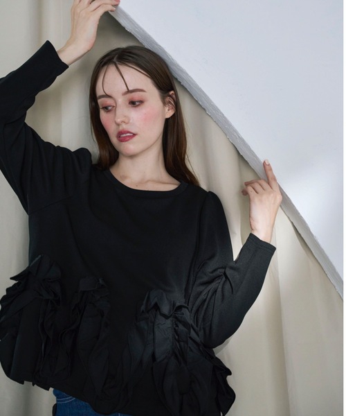 M y u(ミュー)の「裾フリルフラワー 長袖TOPS(Tシャツ/カットソー・レディース・ブラック/ホワイト・FREE)」の10枚目の写真