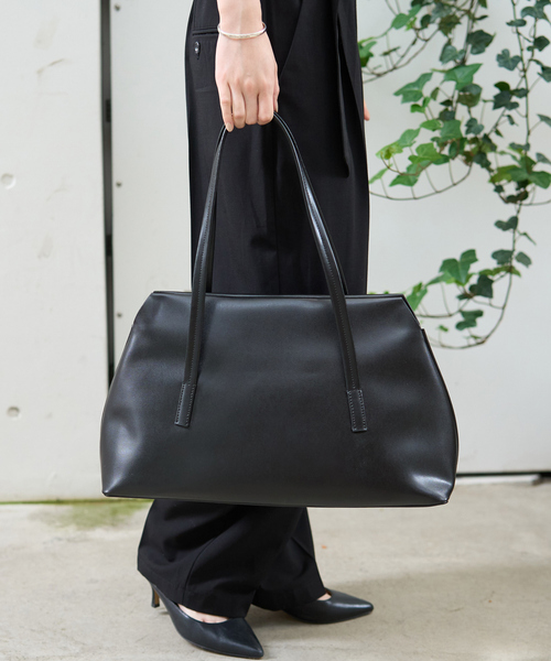 Rouge vif（ルージュヴィフ）の「【MAESTOSO/マエストソ】AURORA TOTE ポーチ付きレーザートートバッグ（トートバッグ・レディース・ブラック/チョコ・フリー）」の5枚目の写真