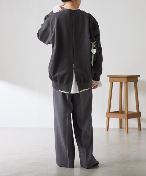 COLLAGE GALLARDAGALANTE（コラージュガリャルダガランテ）の「バックファスナーロゴスウェット（スウェット・レディース・オフホワイト/チャコールグレー・FREE）」の19枚目の写真