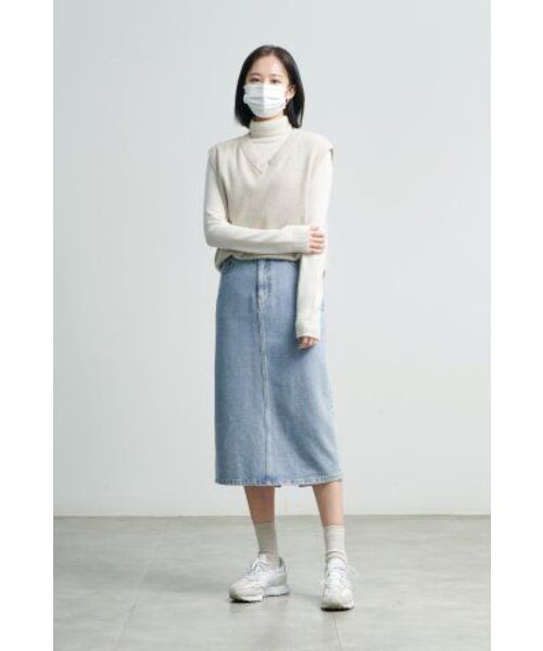 MUSINSA STANDARD WOMAN(ムシンサスタンダードウーマン)の「レディースデニムミディスカート【ライトインディゴ】(スカート・レディース・その他・SMALL/MEDIUM/LARGE/X-SMALL)」の17枚目の写真