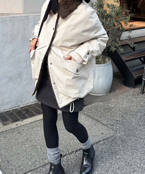 CANAL JEAN(キャナルジーン)の「diggity 襟ボアハーフダウンコート(ダウンジャケット/コート・レディース・ブラック/オフホワイト・ONE SIZE)」の3枚目の写真